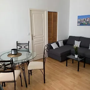 Centre, Pres Avenue De Verdun, Cosy 2 Pieces , Salon , Separe, Rue Tres Calme A 10 Minutes A Pied De La Grande Biarritz